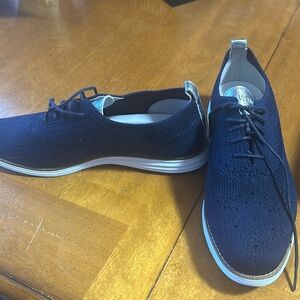 Cole Hann stitched Oxfords Women Size 11